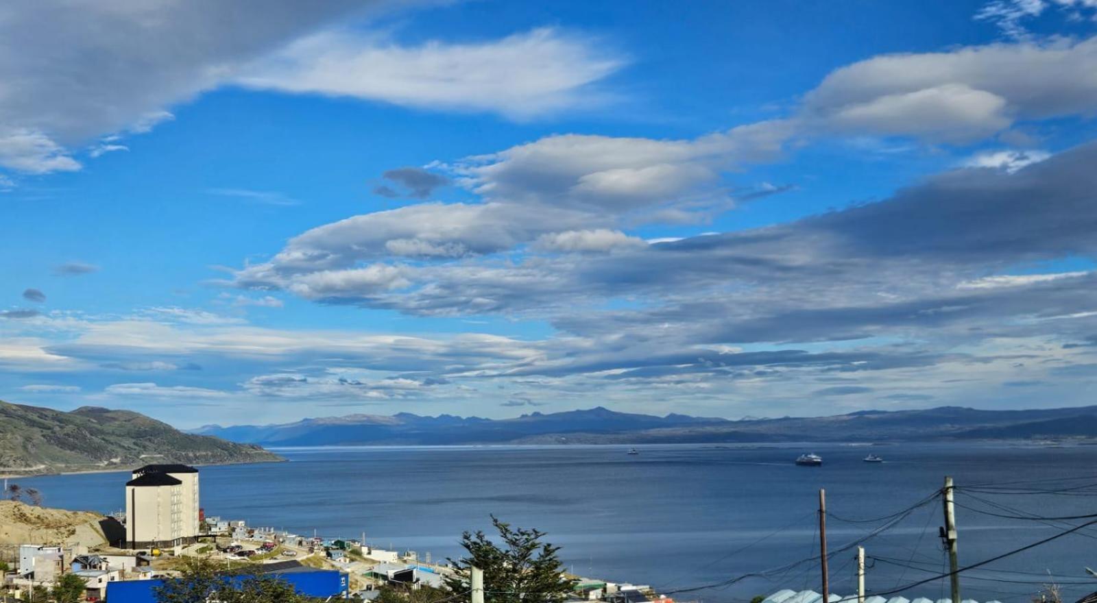Dpto Amplio Con Vista A La Bahia Apartment อูซัวยา ภายนอก รูปภาพ
